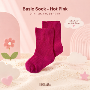Chaussettes douces rose vif pour bébés, offrant un confort léger, un tissu respirant, une élasticité flexible et un ajustement sûr pour un usage quotidien. - Product Image 4