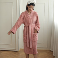 Fourniture 100% polyester absorbant l'eau super doux hôtel peignoir col en v spa peignoirs genou-long pyjamas