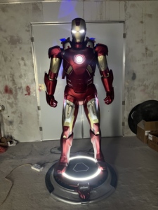 Statua <span class=keywords><strong>Marvel</strong></span> <span class=keywords><strong>Avengers</strong></span> 1:1 a grandezza naturale di Iron Man Mark VII (MK7) con luci LED, in resina di fibra di vetro verniciata, a forma di gufo, da collezione e decorativa - Product Image 2