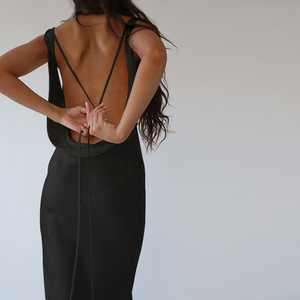 <span class=keywords><strong>French</strong></span> Surplice Slip Dress Drama dos nu avec col bénitier <span class=keywords><strong>Romance</strong></span> & Luxe Minimalist Glow - Product Image 5