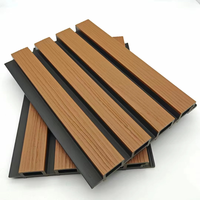 Panneaux muraux modernes en composite bois-plastique (WPC) étanches pour extérieur, panneaux de plafond à rainures co-extrudés, bande PVC pour extérieur commercial