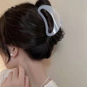 Nouvelle Pince à Cheveux Grande et Élégante Style Français, Creuse, en Forme de Requin, pour Femme, en Plastique Courbé, Couleurs Unies, Légère et Durable - Product Image 2
