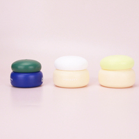 Soins de la peau personnalisés 30g 50g Pot en plastique coloré Conteneur de crème pour les mains pour le visage Pots d'emballage avec couvercles uniques
