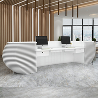 Bureau de réception de luxe utopique avec design 3D côtelé, panneau frontal ovale blanc, double poste de travail avec tiroirs de rangement