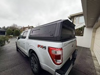 Capote universelle durable XINYI pour Ford F150 - Capote de camion en aluminium avec fenêtres latérales coulissantes en verre