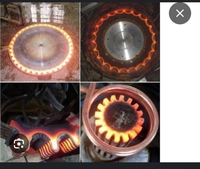 Machine de traitement thermique par induction pour le durcissement et le trempage, avec système de chargement et de déchargement pour arbres/disques