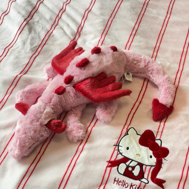 Bolsa guardapolvo con tres etiquetas, diseño de dragón con corazón carmesí rosado.