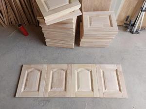 Routeur CNC à 4 stations 1300*2800mm Machine à bois avec broche 6KW pour la fabrication de portes d'armoires - Product Image 6