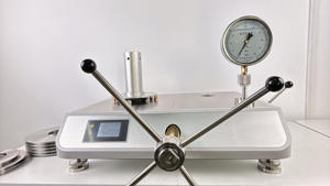 HSIN2500 2500bar เครื่องสอบเทียบความดันลูกสูบแบบลูกสูบเครื่องสอบเทียบแบบดิจิตอลไฮดรอลิกน้ำหนักที่ตายแล้วมีความแม่นยำสูง - Product Image 4