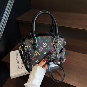 Nouveaux sacs fourre-tout de luxe personnalisés avec logo imperméable pour femmes, sacs à main à poignée supérieure - Product Image 3