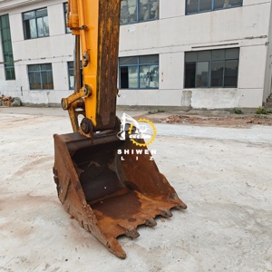 Excavatrice sur pneus Hyundai 210W-7 d'occasion, bon état, prix bas, couleur jaune, forte puissance de creusement, moteur et pompe inclus, garantie 1 an - Product Image 6