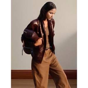 Chaqueta Bomber Personalizada para Mujer 2026, Cuero Sintético, Cuello Alto, Ligera, Manga Larga, Estilo Otoñal - Product Image 2