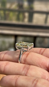 แหวนทอง 14KT ดีไซน์เนอร์ ประดับมรกตสีเขียวอ่อน ทรงเหลี่ยม ผลิตในห้องปฏิบัติการ สำหรับผู้หญิง แหวนแต่งงาน/หมั้น ทำมือ งานสั่งทำพิเศษ เครื่องประดับหรูหรา - Product Image 5