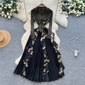 <span class=keywords><strong>Abito</strong></span> <span class=keywords><strong>lungo</strong></span> di fascia alta ed elegante, a maniche lunghe, doppiopetto, stretto in vita, arricciato e plissettato - Product Image 6