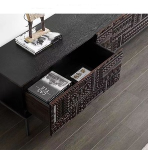 Meuble TV de luxe moderne sculpté à la main, console multimédia noire à motif tribal ethnique, buffet artisanal en bois massif - Product Image 3