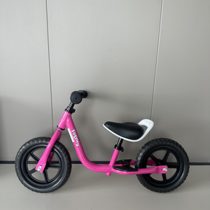Vélo d'équilibre pour enfant réglable en hauteur, en acier au carbone de 12 pouces, stable, sûr et confortable pour la pose des pieds - Product Image 2