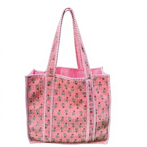 Bloc indien imprimé sacs fourre-tout grand coton matelassé femmes sac à main voyage fourre-tout cadeau d'anniversaire cadeau de noël pour son dos - Product Image 1