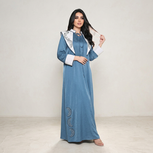 ชุดเดรสยาวสไตล์มุสลิมสำหรับผู้หญิง ตกแต่งด้วยงานปักแบบฮอตฟิกซ์ ผ้าทอ 100D เหมาะสำหรับการแต่งกายแบบสุภาพ - Product Image 1