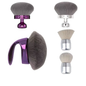 Pinceau de maquillage professionnel à tête champignon, grand format, en fibres synthétiques et manche en plastique, pour application de poudre libre et de blush - Product Image 6