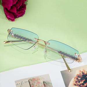 แว่นกันแดดทรงแคทอายไร้กรอบสำหรับผู้หญิง รุ่น XN-90340 เลนส์ PC ป้องกันรังสียูวี 400 กรอบพลาสติกผสมโลหะ ดีไซน์ทันสมัย เหมาะสำหรับกิจกรรมกลางแจ้ง - Product Image 1