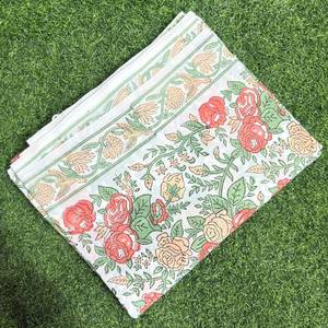 Tela Popelina Floral Color Blanco Hueso con Rosas Rosa Coral y Amarillas, Tejido de Algodón para el Hogar, Transpirable, Peso Medio - Product Image 3
