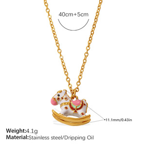 สร้อยคอจี้รูปม้าโยกน่ารัก แฟชั่นทันสมัย ทำจากสแตนเลสสตีลชุบทอง 18K - Product Image 5