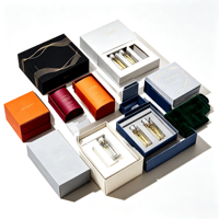 Boîte d'emballage de parfum personnalisée avec fermeture magnétique, intérieur en éponge, laminage mat pour l'affichage de parfums et cosmétiques de luxe en magasin