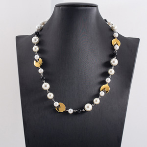 สร้อยคอสแตนเลสสำหรับทุกเพศพร้อมลูกปัดลายหน้ายิ้มมุกเทียมดีไซน์ทรงเรขาคณิตสำหรับเครื่องประดับแฟชั่น - Product Image 1