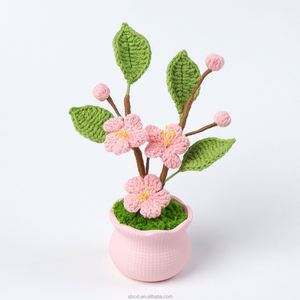 Pot de fleurs en crochet rose tricoté à la main, décoration artificielle pour Noël, Halloween, la remise des diplômes, la fête des mères - Product Image 5