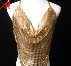 Top en maille à paillettes dorées métalliques de luxe - Mode événementielle et de podium pour femmes, tenues de spectacle - Product Image 2