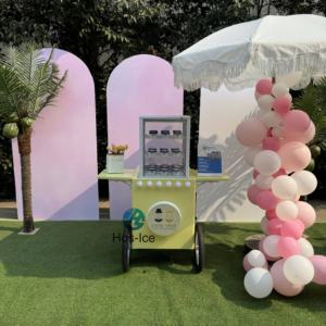 Design personnalisé Hôtel Dessert Shop Chariot de distributeur automatique Anti-rouille Métal Main Pousser Dessert Chariot pour Gâteau Crème Glacée 220V Nouveau Disponible pour - Product Image 1