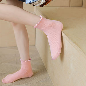 लोकप्रियता फैंसी क्यूफ डिजाइन महिलाओं के लिए प्यारा रफ़ल टखने के मोजे पसीने को अवशोषित करने वाले ठोस रंग कपास सफेद रफ़ल मोजे - Product Image 5