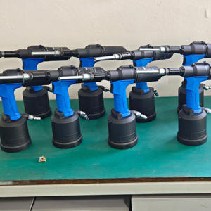 Machine d'alimentation automatique et de sertissage de rivets pour tête de matrice en alliage de titane dans la production de composants de plaque de protection automobile - Product Image 4