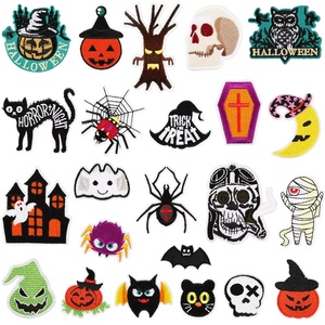 Cantidad Mínima de Pedido, Parches Bordados Personalizados con Forma de Halloween, Diseño de Insignias Bordadas para Ropa - Product Image 2