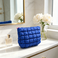 Pochette de maquillage matelassée bleu royal, douce, pour femmes, pour les voyages, les soins de la peau, les outils de beauté