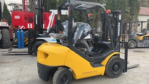 Komatsu FD30 Used Diesel <b>Forklift</b> 4WD Rough Terrain Solid Tires 3-Ton Capacity Imported From Japan 2023 - Product Image 2