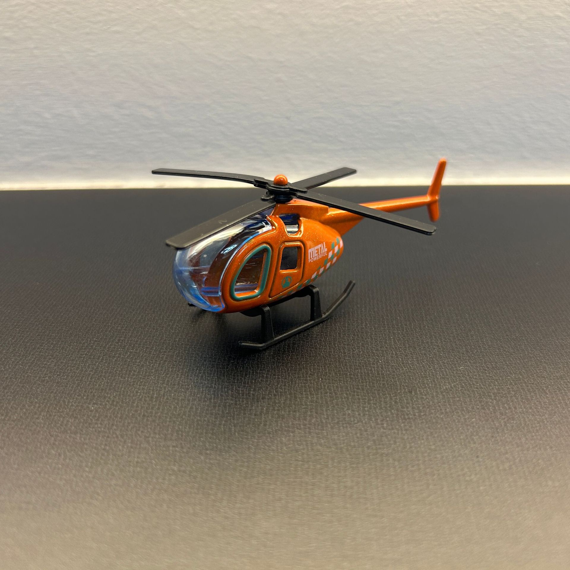 Modèle de ville orange hélicoptère