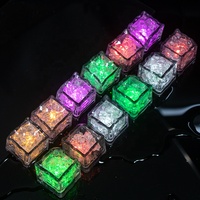 Meilleures ventes, petits cubes lumineux, cubes de glace en plastique lumineux pour boisson, cubes de glace colorés LED pour l'extérieur