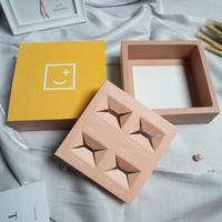 Boîte à manchon de tiroir coulissant avec logo personnalisé Conception pliante en carton avec fenêtre en PVC transparent Doublure éponge en papier d'art pour emballage cadeau