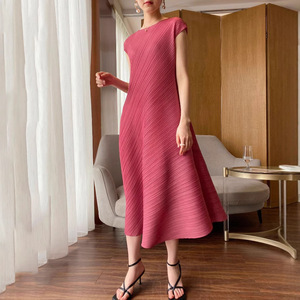 Abito Estivo 2026 Nuovo Miyake di Alta Gamma Plissettato Lusso Leggero Trendy Irregolare in Poliestere a Mezza Lunghezza con Maniche a Risvolto - Product Image 1