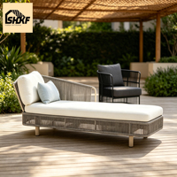Chaise longue individuelle en corde avec cadre incurvé et pieds en bois, dossier inclinable, pour patio, jardin, bord de piscine, villa, terrasse