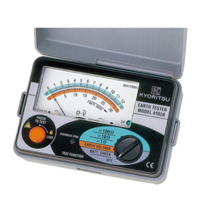 Testeur de terre Kyoritsu modèle 4102A, multimètre analogique pour tests électriques avec alimentation par batterie et indice de protection IP53 - Product Image 1