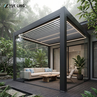 Pergola à toit à lames orientables en aluminium sur mesure Progola pour les constructeurs et les entrepreneurs du secteur commercial, pergola imperméable pour l'ombrage des cours