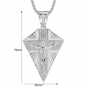 Colar Dina Trendy Hip Hop com Pingente Cruz de <span class=keywords><strong>Jesus</strong></span> Cristo Banhado a Ouro 18K em Aço Inoxidável com Zircônia e Corrente de Pérolas Quadradas Cravejadas - Product Image 6