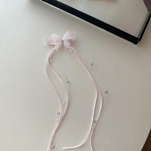 Pince à cheveux avec nœud en ruban et pompon perlé - Product Image 1