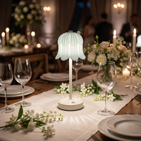 Lampe de table sans fil rechargeable à commande tactile USB-C LED avec abat-jour en verre Lys des Valles pour chambre, restaurant, décoration de mariage