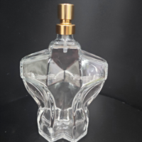 Flacon de parfum carré en verre de 100 ml avec finition mate gravée à l'acide, pulvérisateur haut de gamme, design masculin, emballage premium