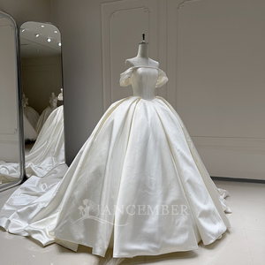 Vestido de Novia Moderno Xx91 de Satén Color Marfil con Escote Corazón, Plisado Minimalista, Cola Capilla, Sin Espalda, Largo hasta el Suelo, Venta al por Mayor - Product Image 2