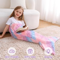 Couverture sirène pour enfants, couverture sirène en flanelle qui brille dans le noir avec des étoiles scintillantes et un motif d'écailles de poisson arc-en-ciel