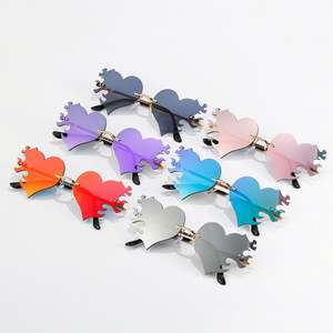 Lunettes de soleil de luxe pour femmes, style œil de chat, verres miroir, sans monture, en forme de cœur, pour une touche de personnalité - Product Image 3